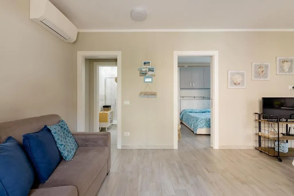 Laura Al Mare Apartment San Bartolomeo Al Mare Italy