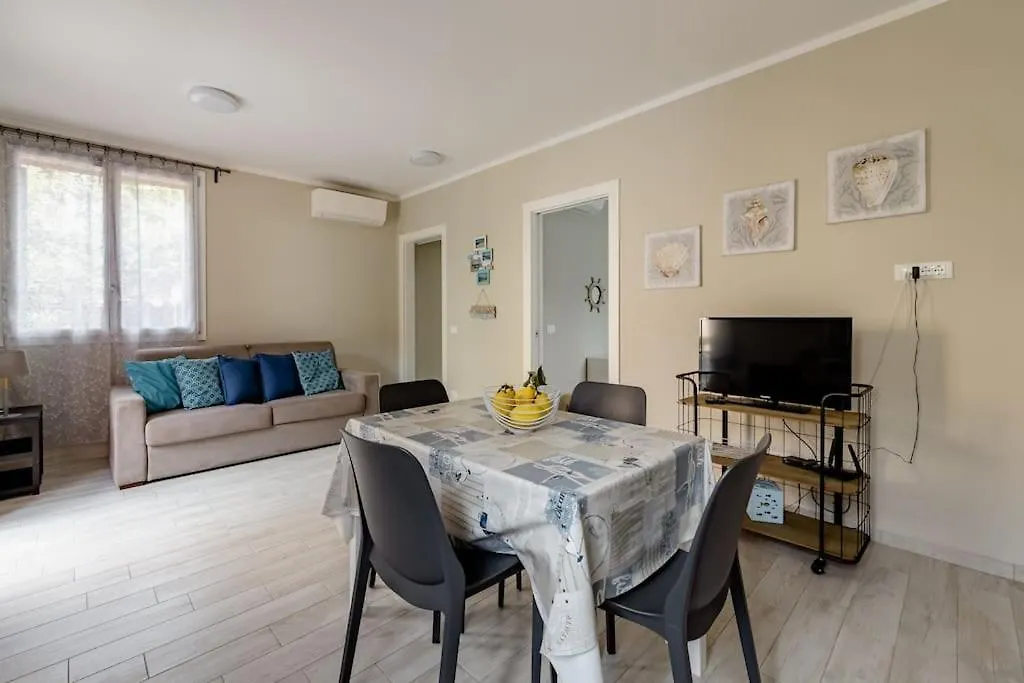 Laura Al Mare Apartment San Bartolomeo Al Mare 0*,  Italy
